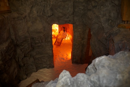 Blick in Meersalzgrotte in Bad Salzhausen 